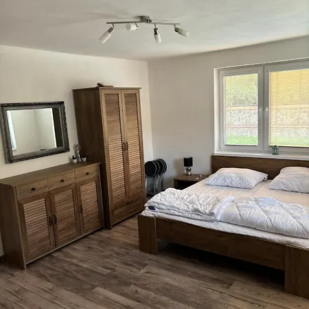 Domček U Strýka 1 *