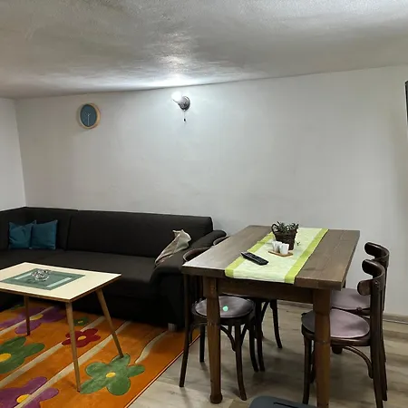 Apartmán Domček U Strýka 1 *